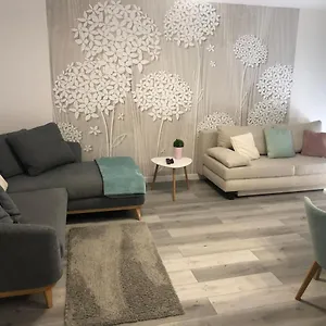 Gyoengye Delux Apartament